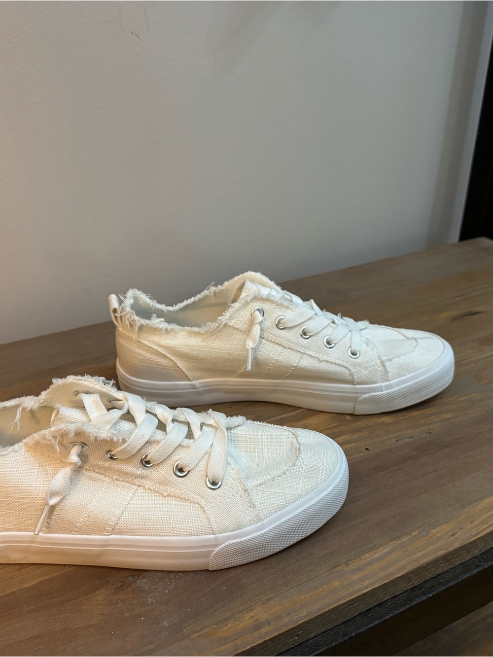 NWOT Obtaom summer white slip-on frayed canvas sneakers Sz 10 - Picture 4 of 6